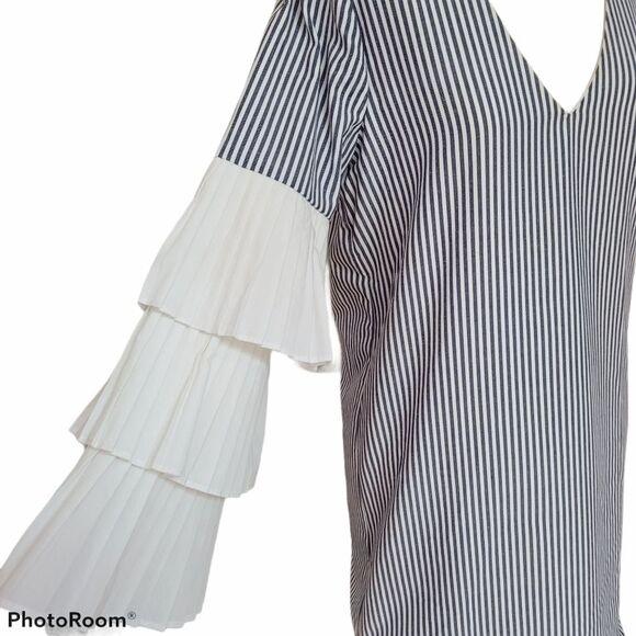 WAYF‎ pleated bell sleeve dress Size XSMALL - Picture 3 of 11